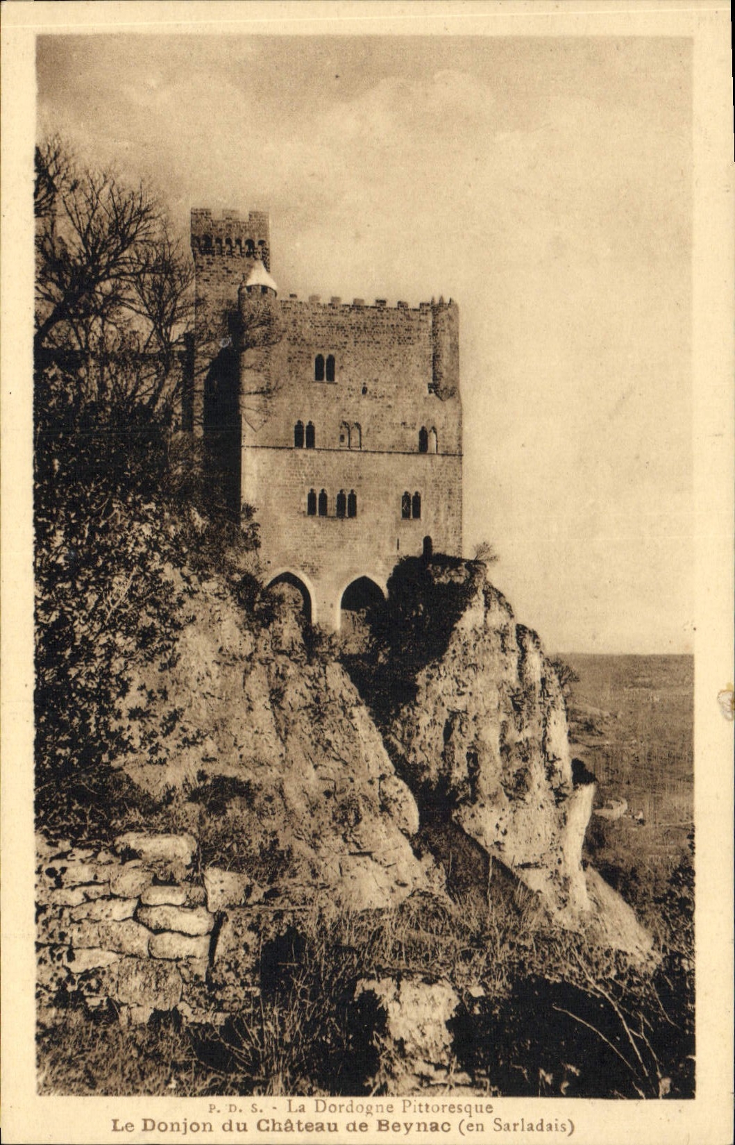 CPA La Dordogne Pittoresque Le Donjon du Chateau de Beynac en Sarladais 