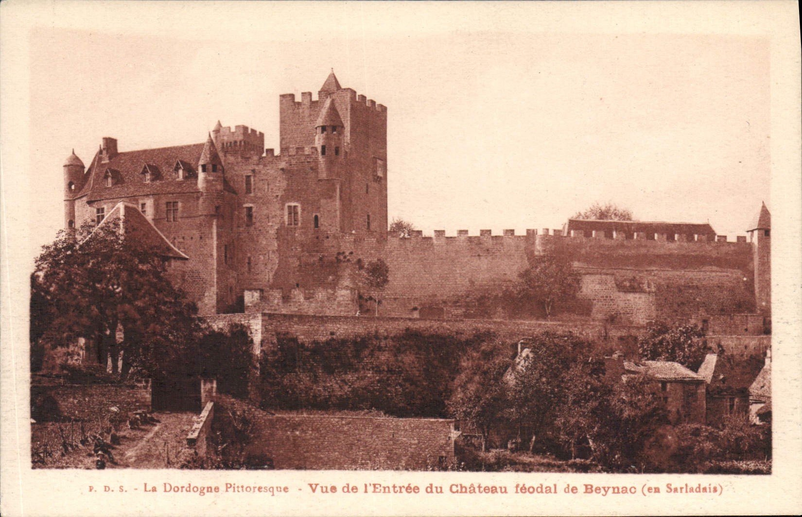 CPA La Dordogne Pittoresque Vue de l'Entree du Chateau Feodal de Beynac en Sarladais 