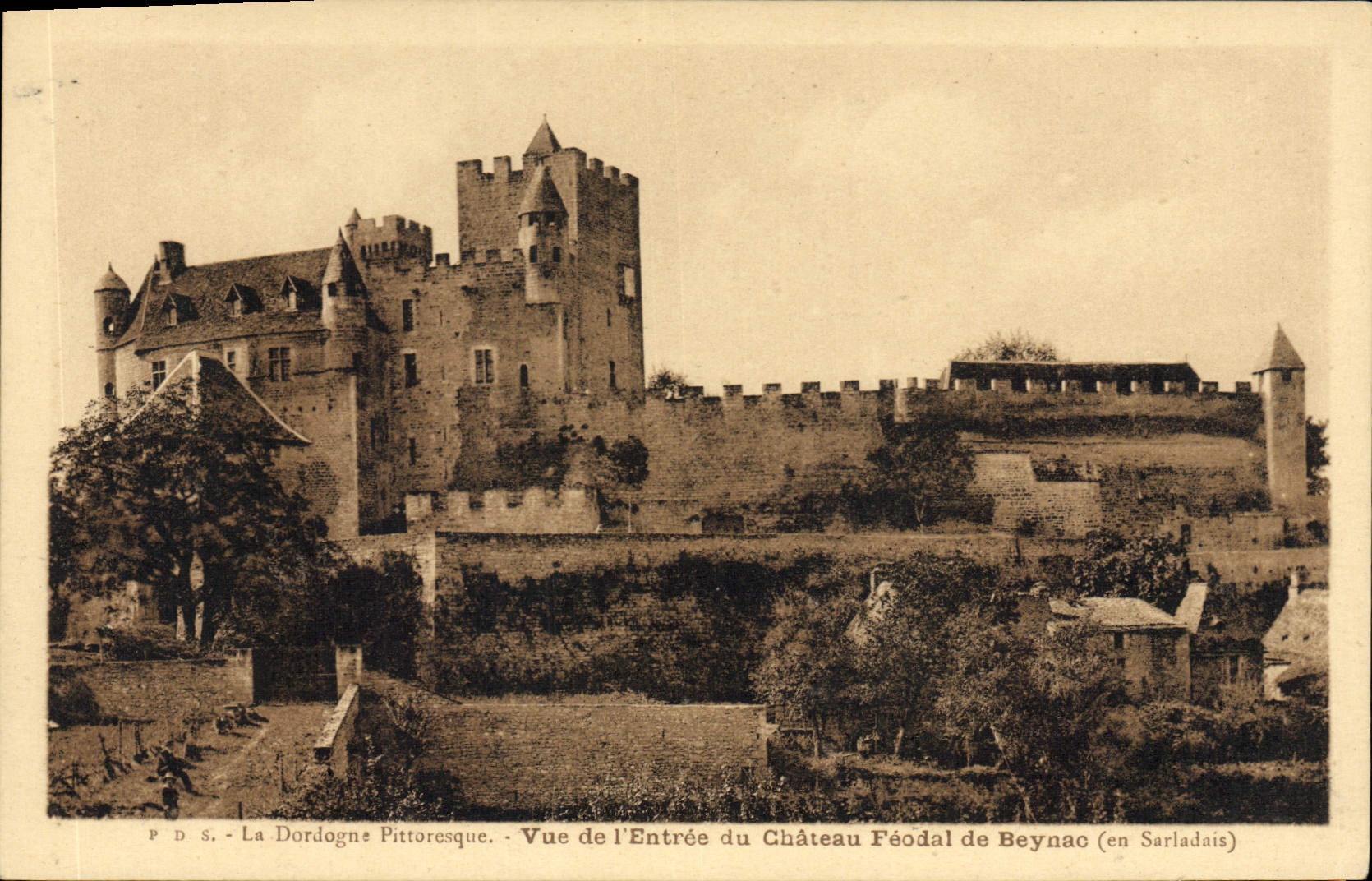 CPA La Dordogne Pittoresque Vue de l'Entree du Chateau Feodal de Beynac en Sarladais 