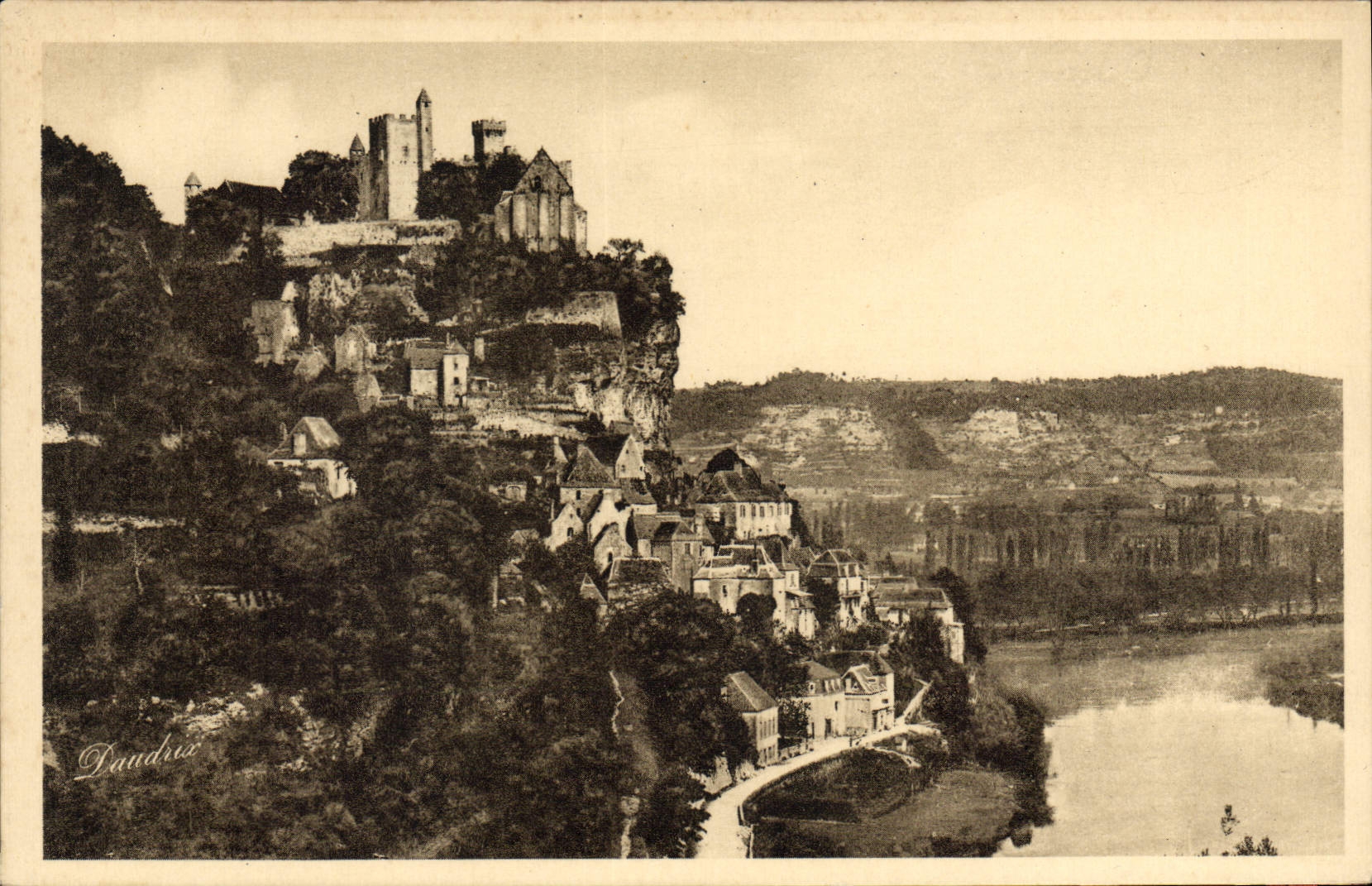 CPA La Dordogne Pittoresque Chateau Feodal de Beynac en Sarladais Vue du Peoq 