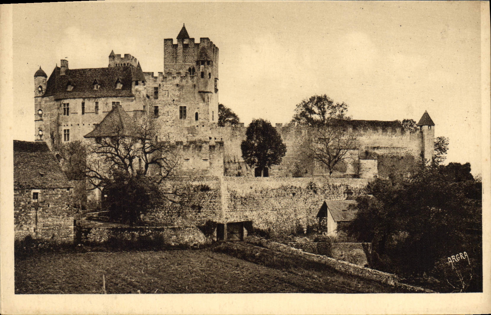 CPA Dordogne Chateau Feodal De Beynac Facade Nord Vue de l'Entree