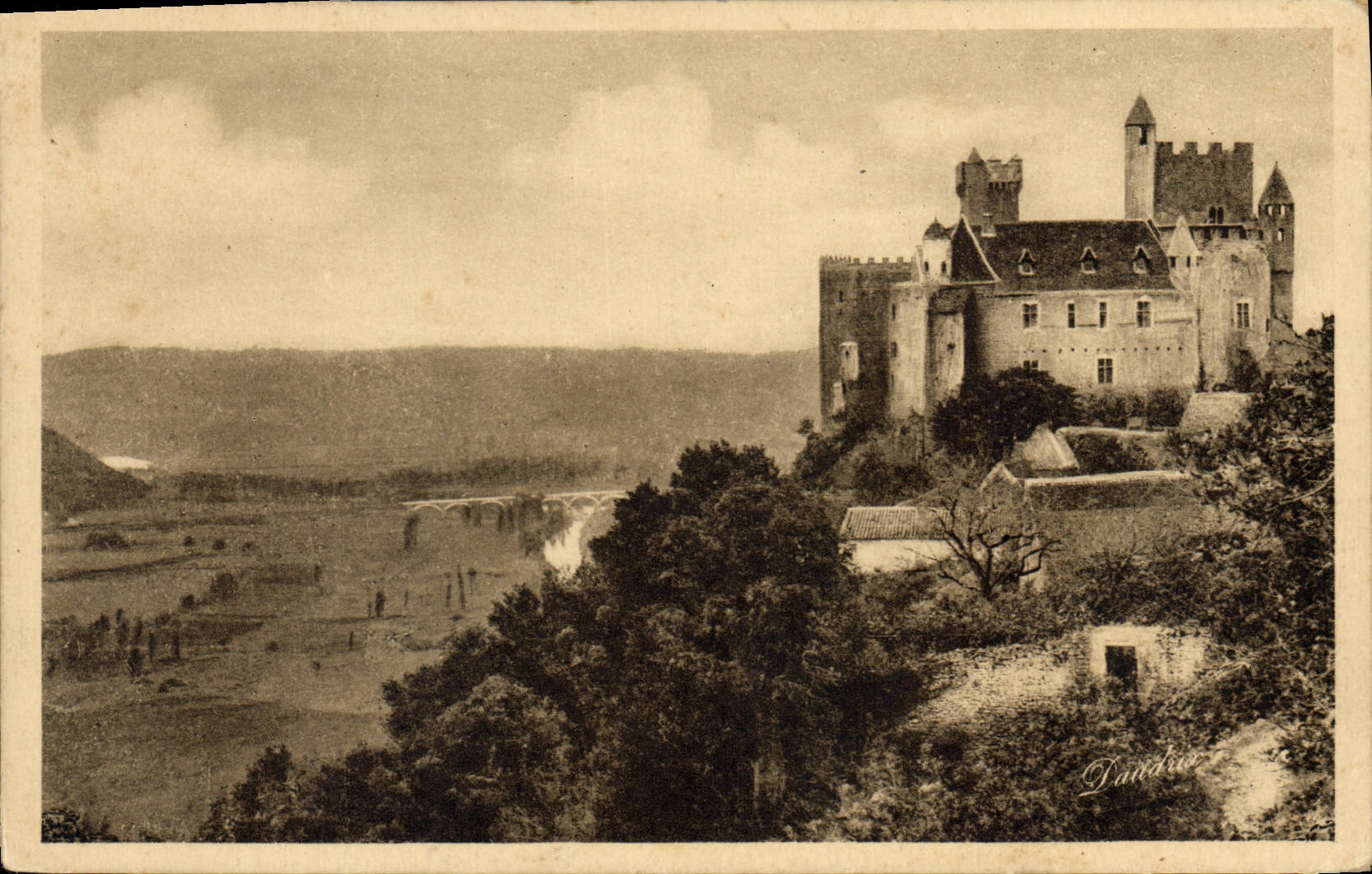 CPA La Dordogne Pittoresque Chateau de Beynac en Sarladais Le Donjon