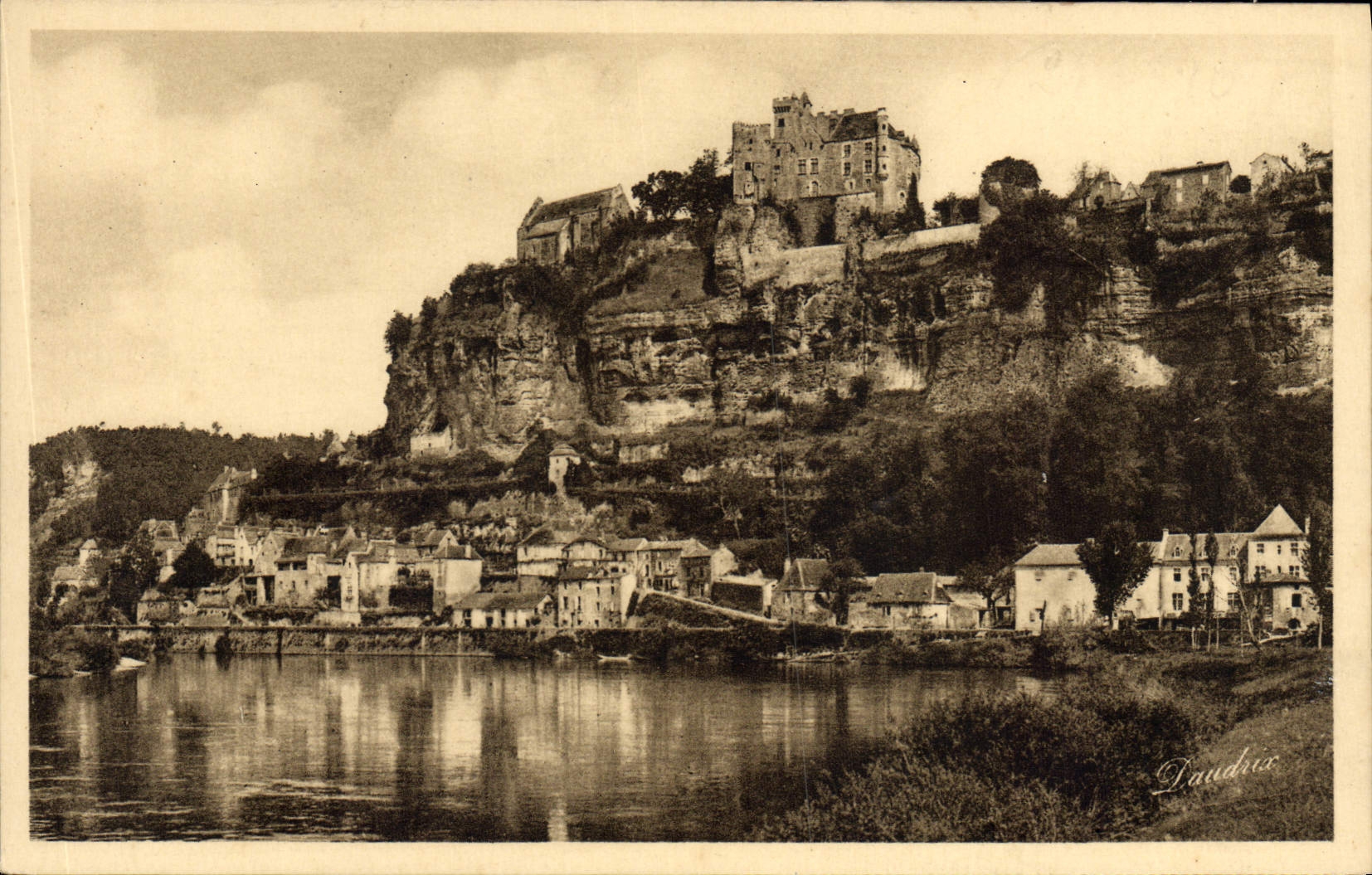 CPA La Dordogne Pittoresque Chateau Feodal de Beynac et Village en Sarladais 