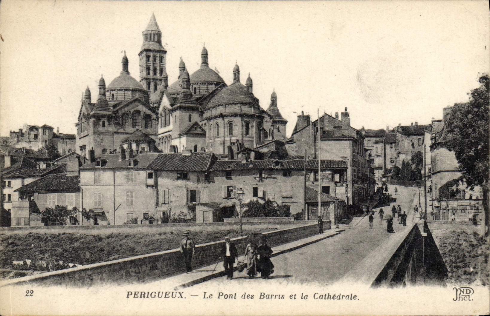CPA Perigueux Le Pont des Barris et la Cathedrale