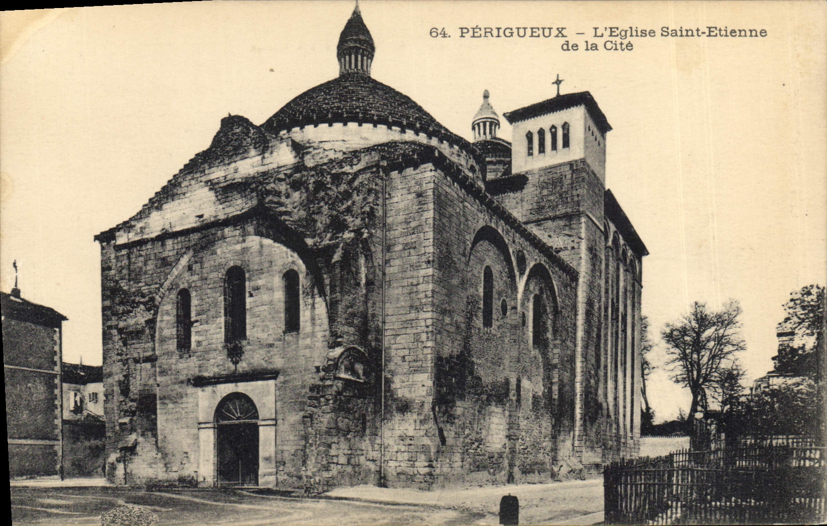 CPA Perigueux L'Eglise Saint Etienne de la Cite 