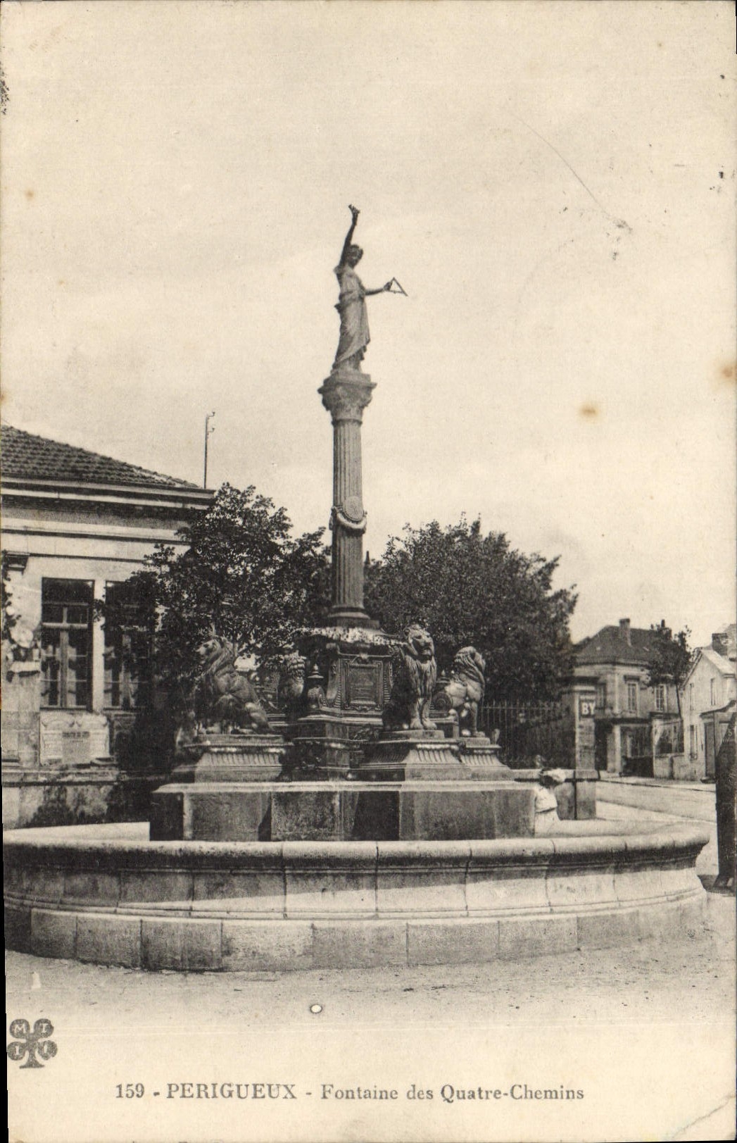 CPA Perigueux Fontaine des Quatre Chemins 