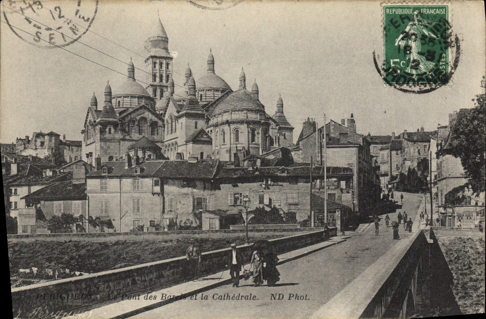 CPA Perigueux le Pont des Barris et la Cathedrale