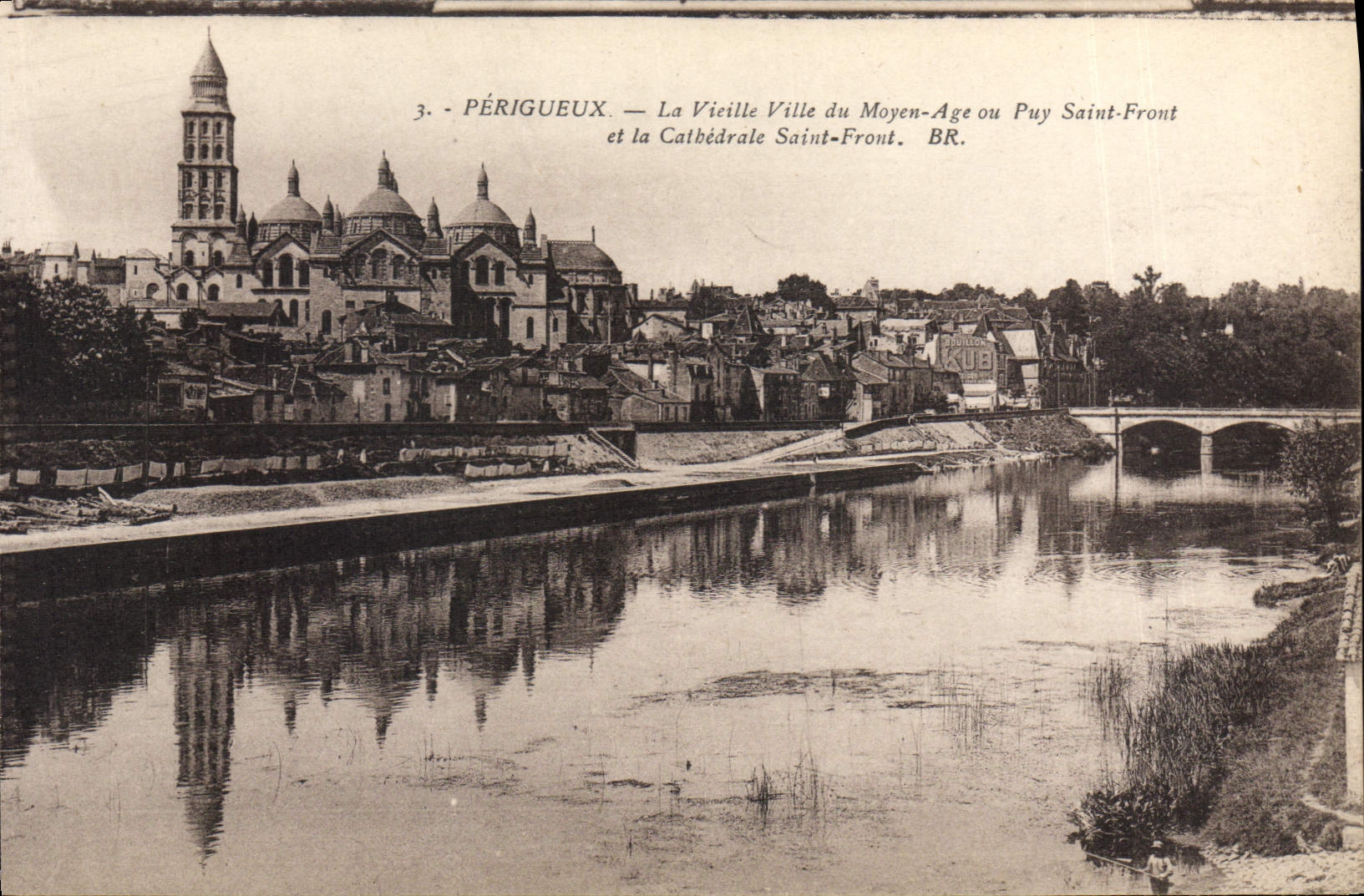 CPA Perigueux La Vicille Ville du Moyen Age ou Puy Saint Front 