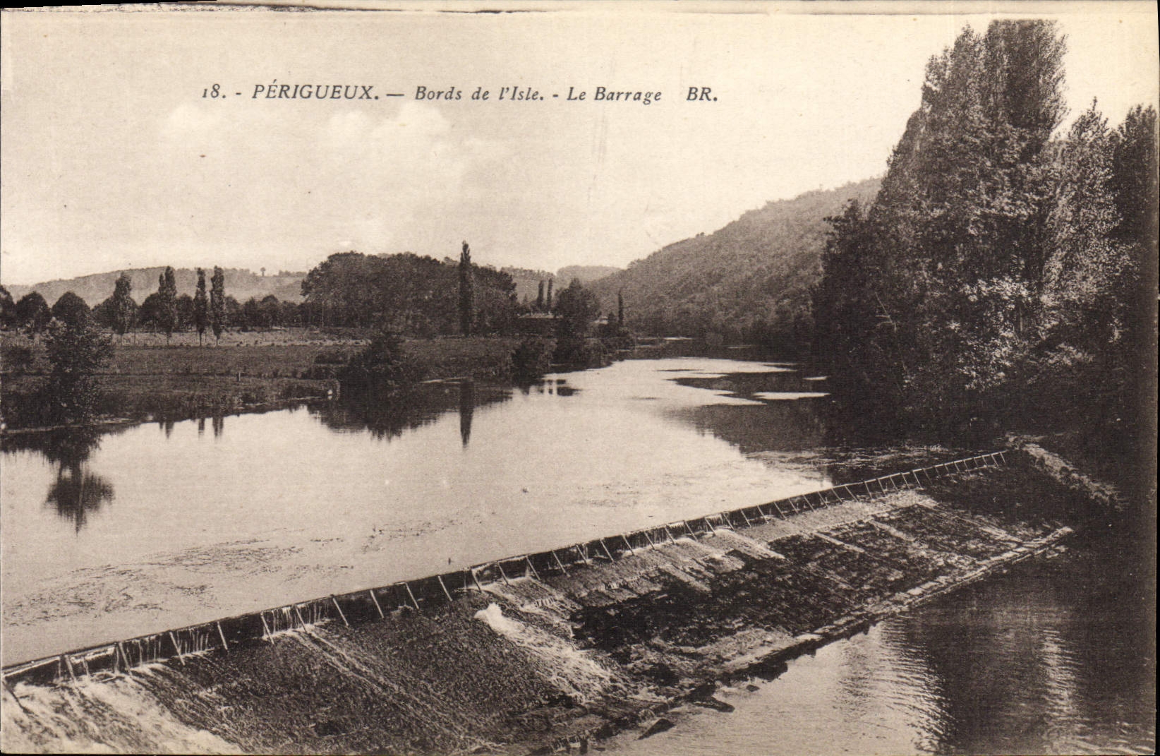 CPA Perigueux Bords de l'Isle Le Barrage