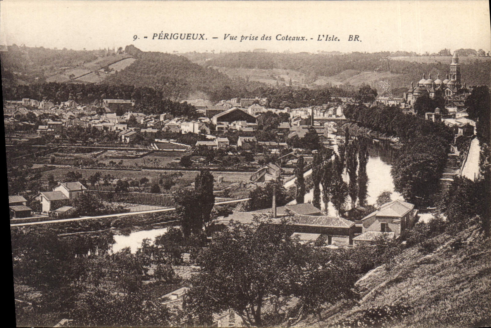CPA Perigueux Vue prise des Coteaux L'Isle 