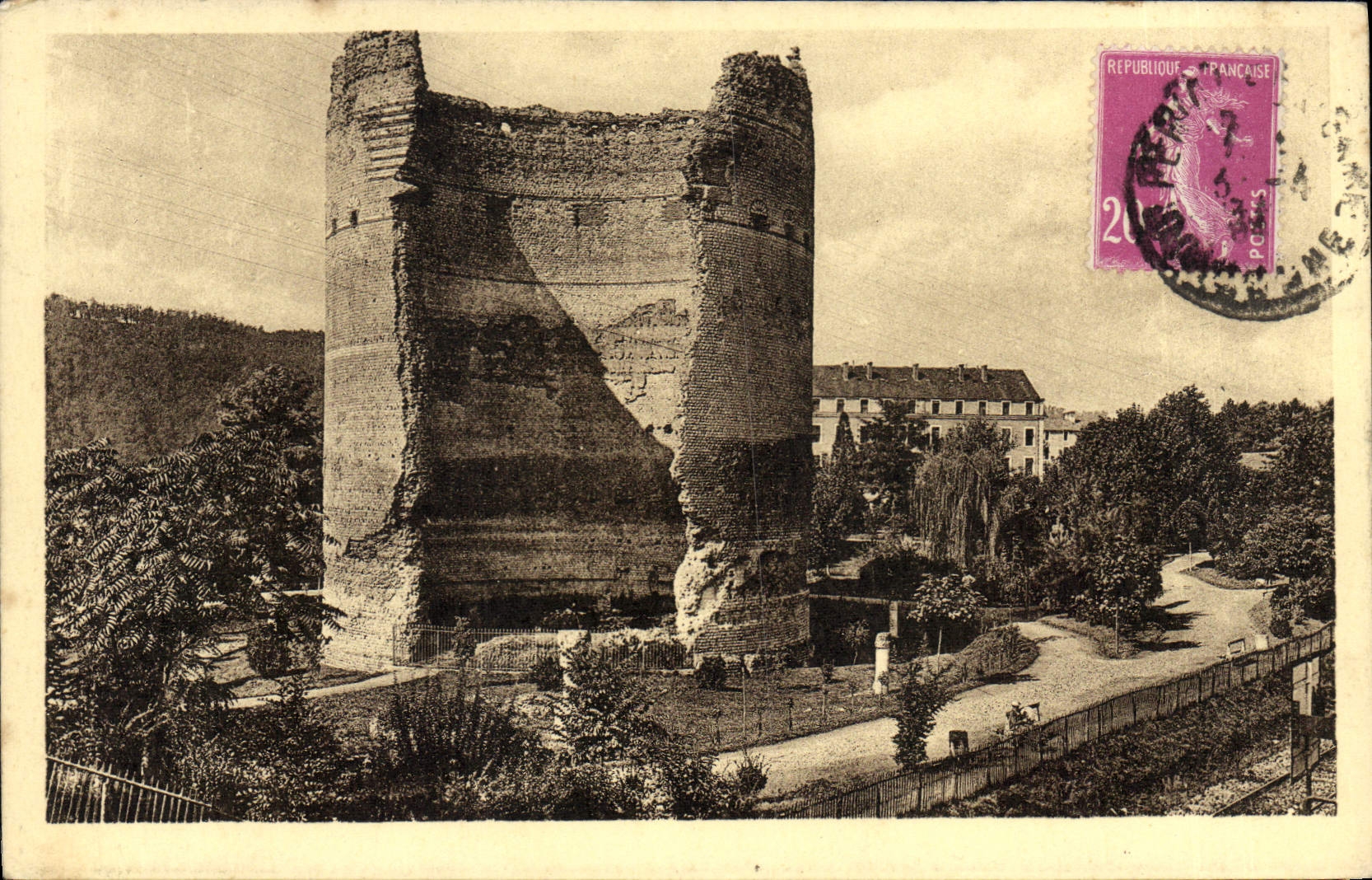 CPA Perigueux La Tour et les Jardins de Vesone
