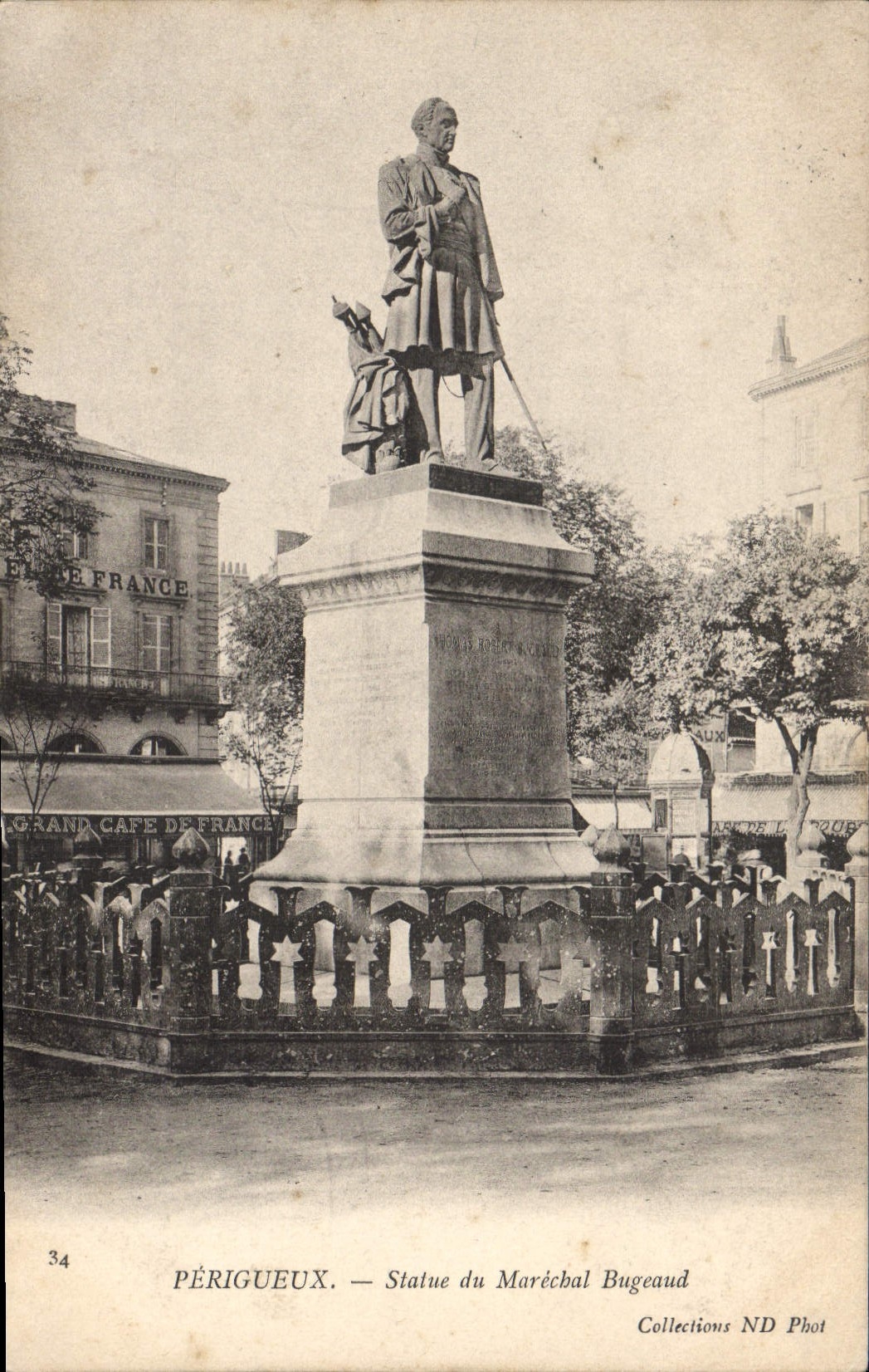 CPA Perigueux Statue de Marechal Bugeaud 