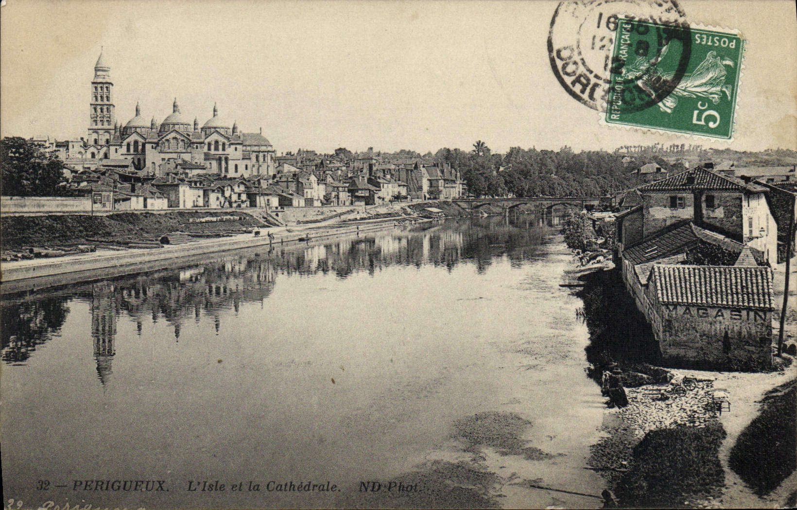CPA Perigueux L'Isle et la Cathedrale Magasin