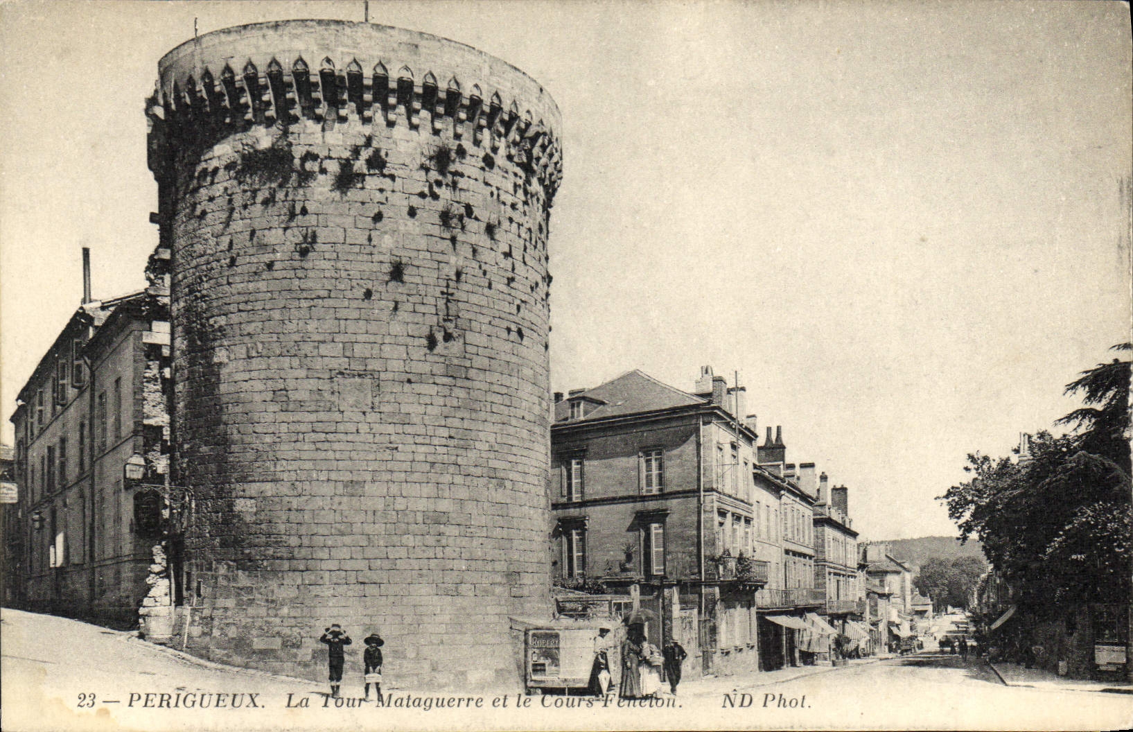CPA Perigueux La Tour Mataguerre et le Cours Feneton 