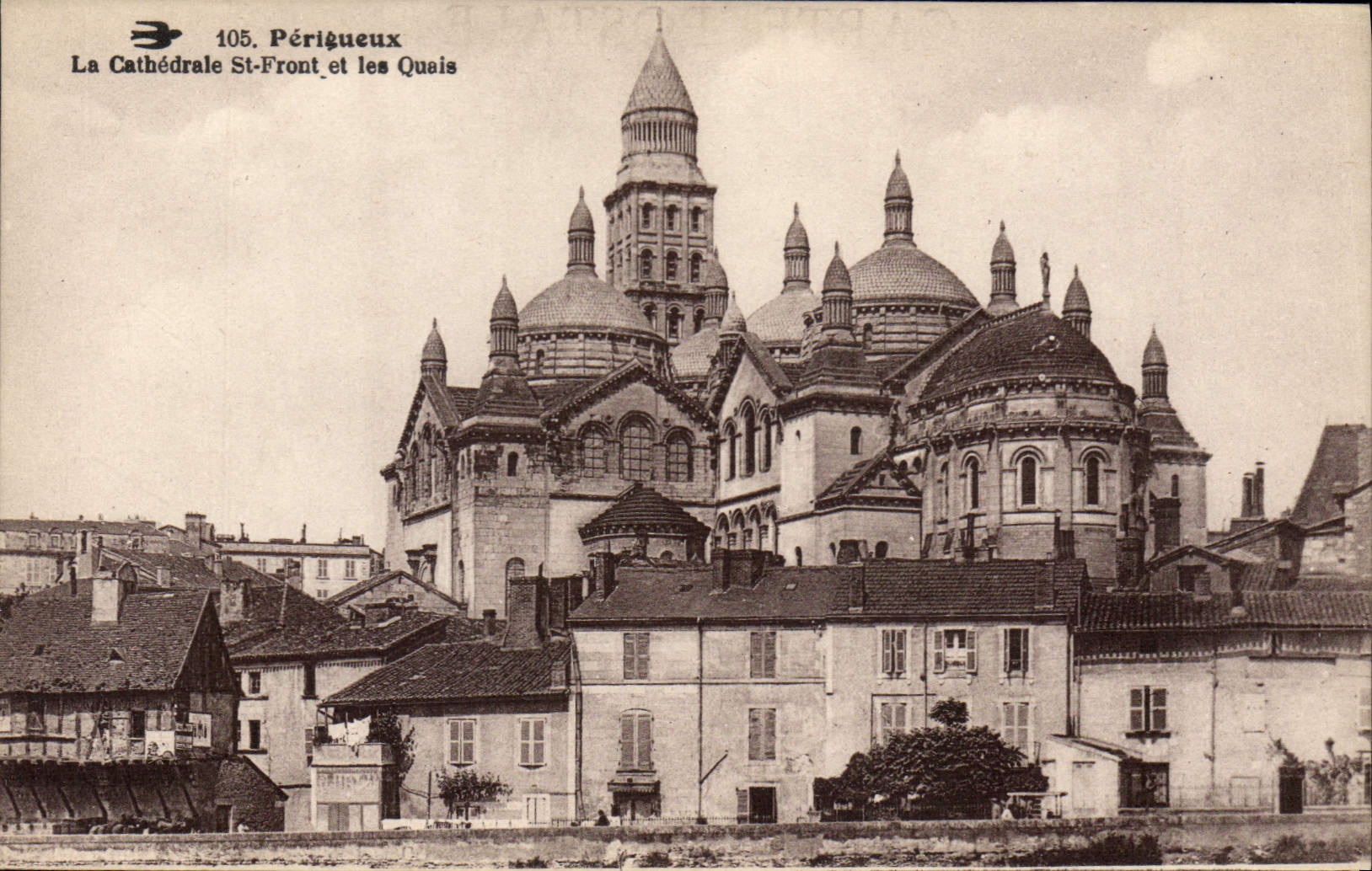 CPA Perigueux La Cathedrale St Front et les Quais 