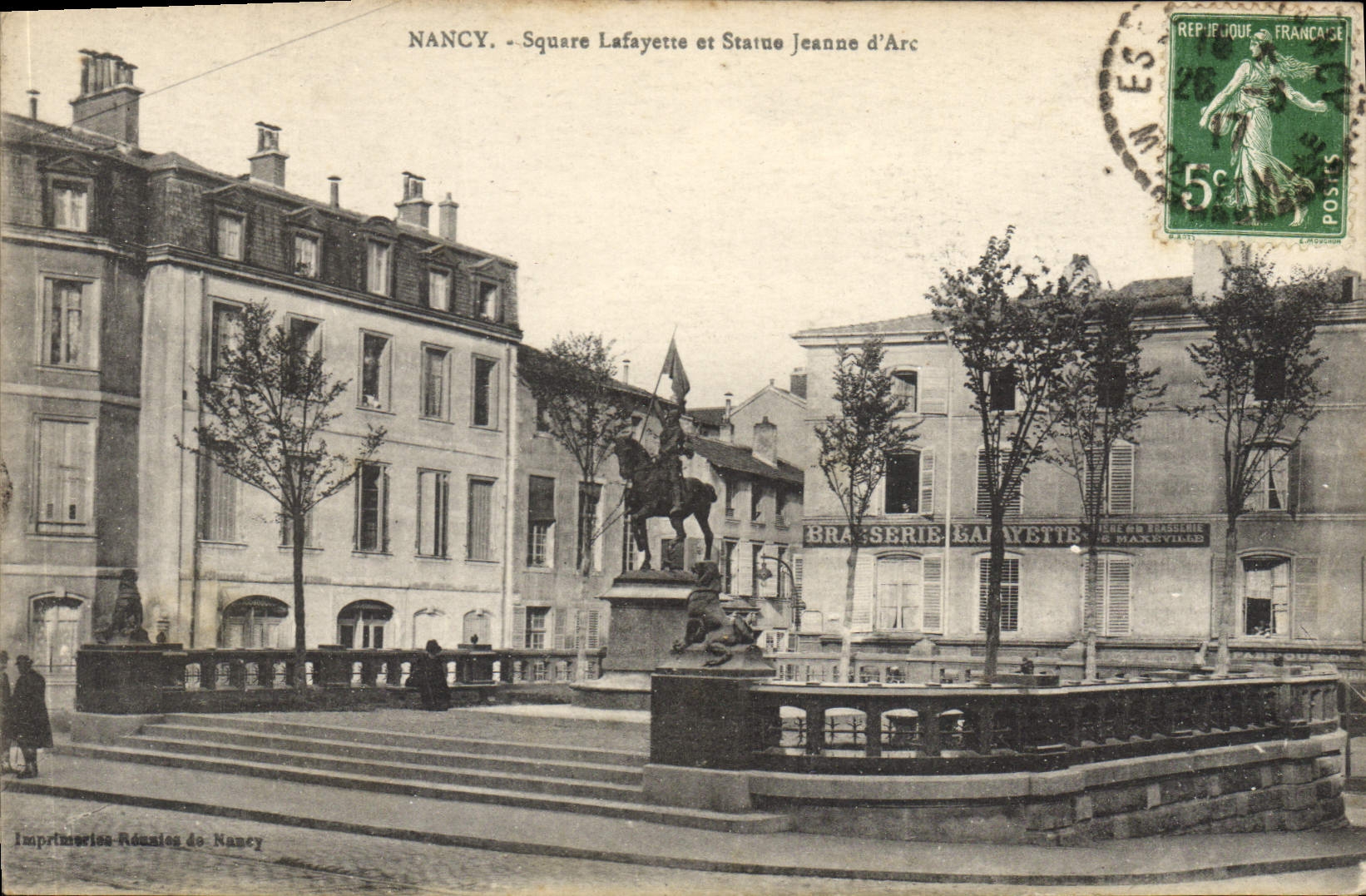 CPA Nancy Square lafayette et Statue Jeanne D'Arc Brasserie Lafayette