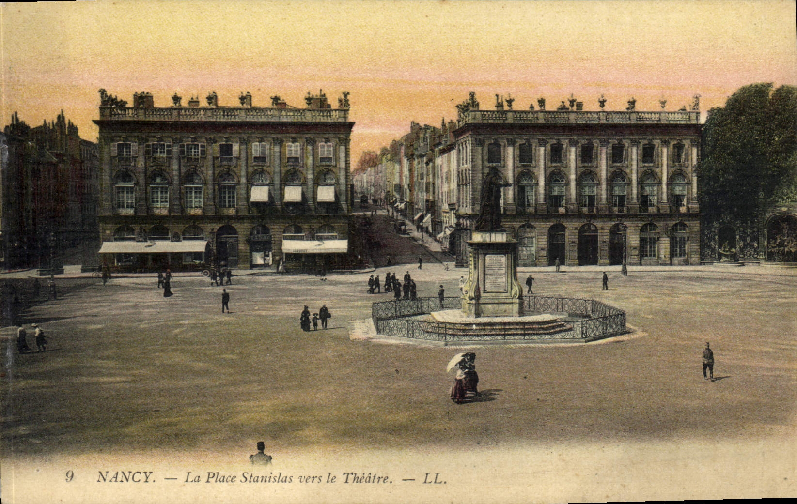 CPA Nancy La Place Stanislas vers le Theatre 