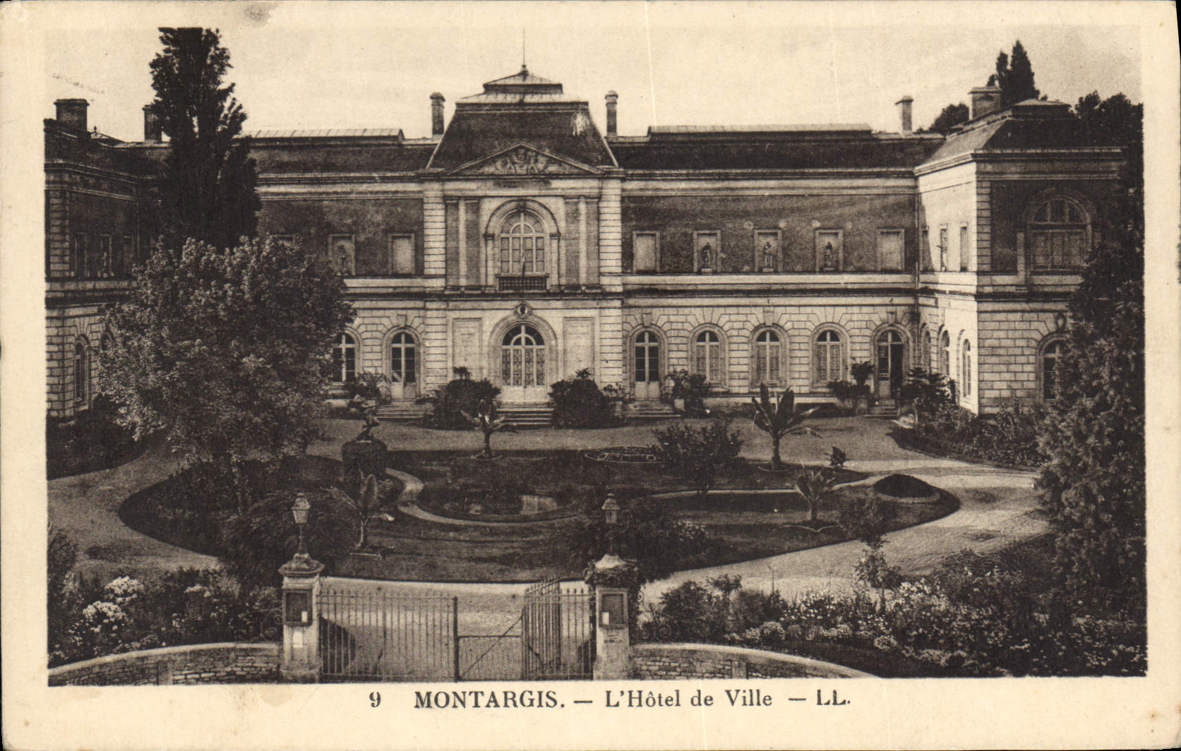 CPA Montargis l'Hotel de ville 