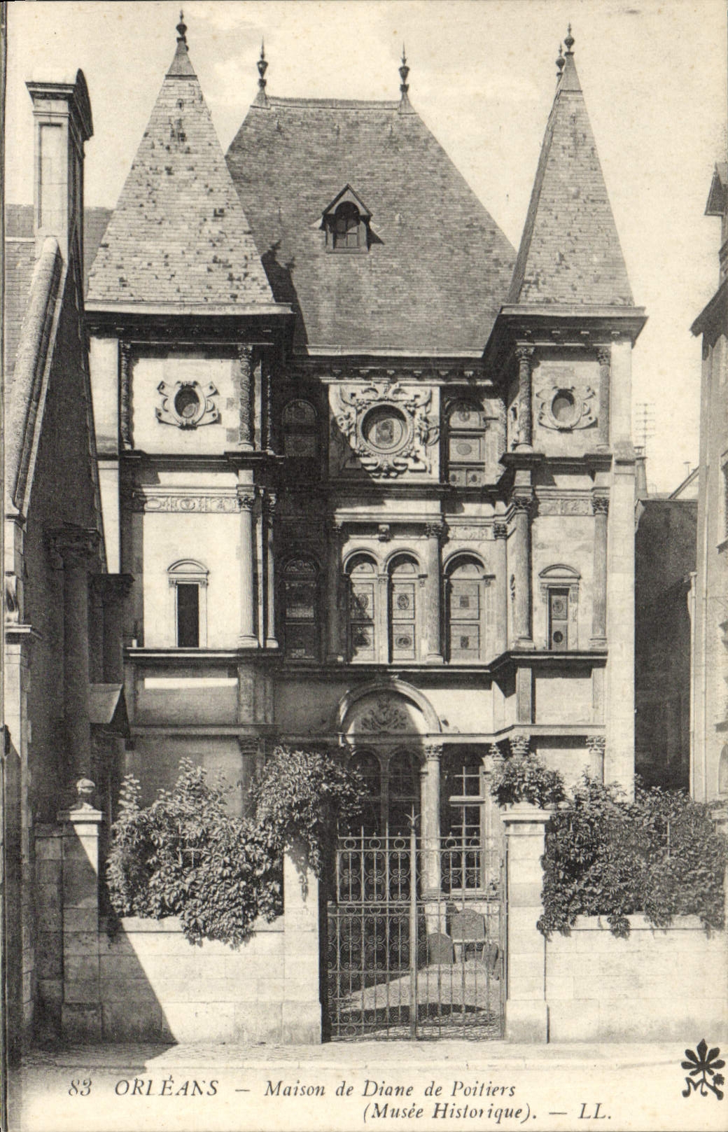CPA Orleans Maison de Diane de Poitiers Musee Historique 