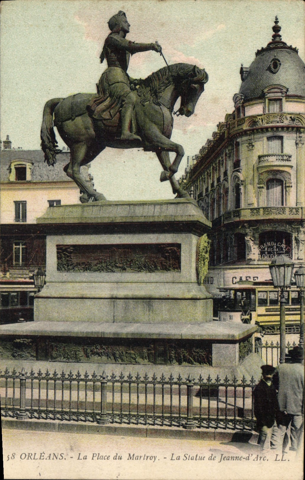 CPA Orleans Place du Martroi La Statue de Jeanne d'Arc 