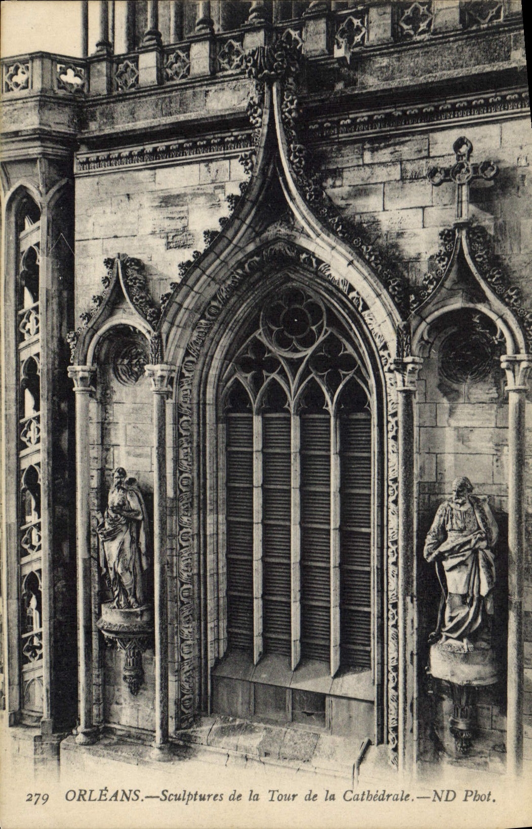 CPA Orleans Sculptures de la Tour de la Cathedrale 