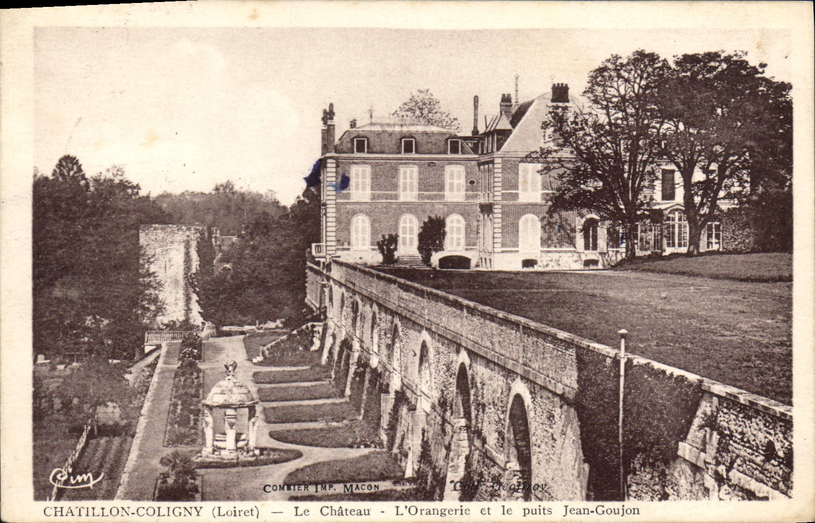 CPA Chatillon Coligny Loiret Le Chateau L'Orangerie et le puits Jean Goujon