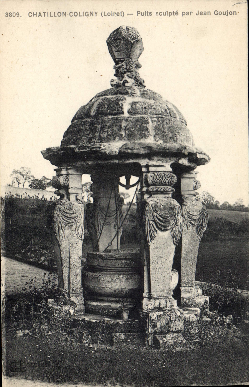 CPA Chatillon Coligny Loiret Puits sculpte par Jean Goujon