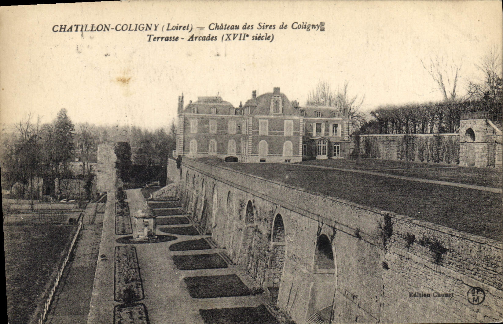 CPA Chatillon Coligny Loiret Chateau des Sires de Coligny Terrasse Arcades XVII siecle