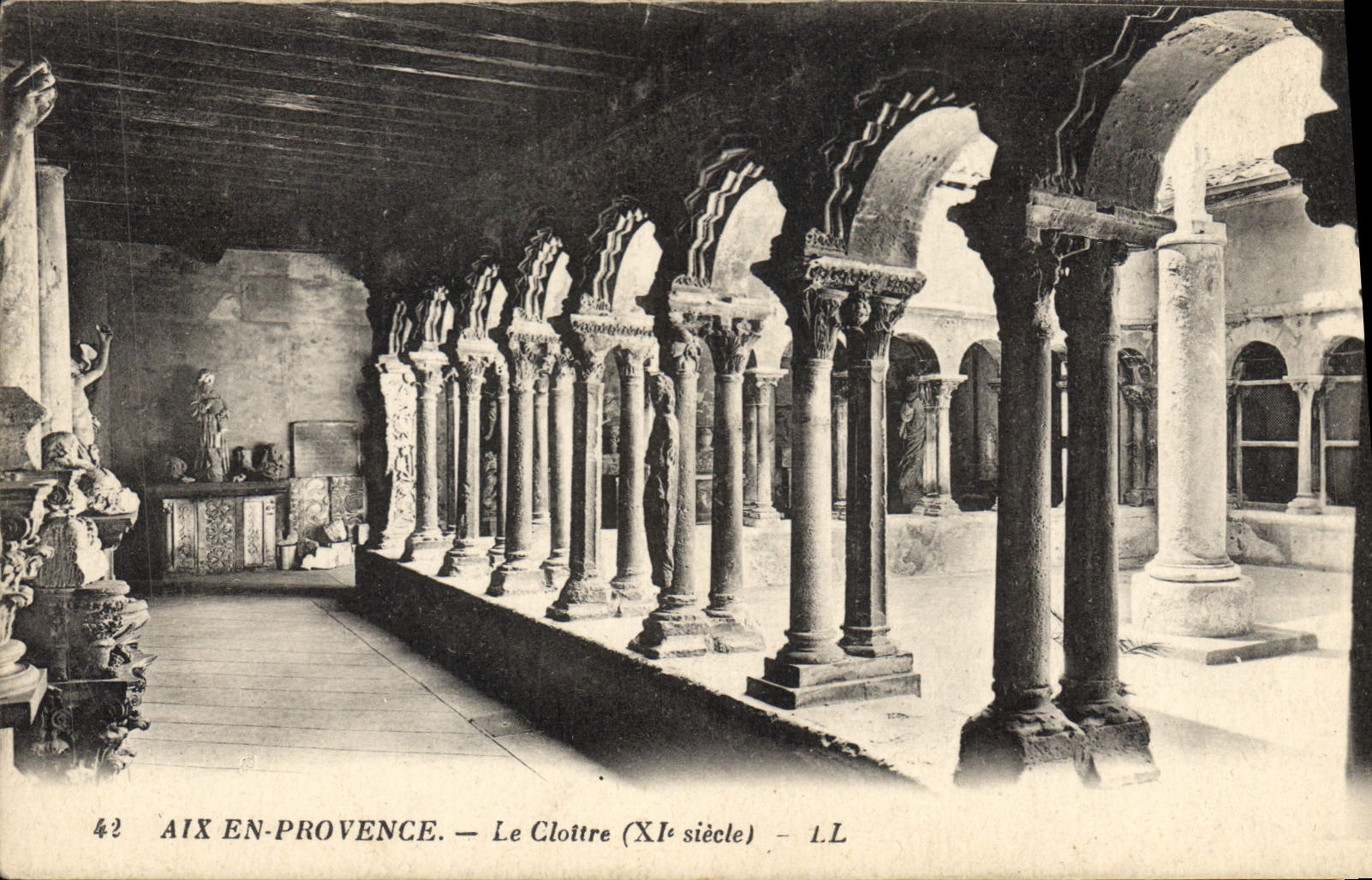 CPA Aix en Provence Le Cloitre XI siecle