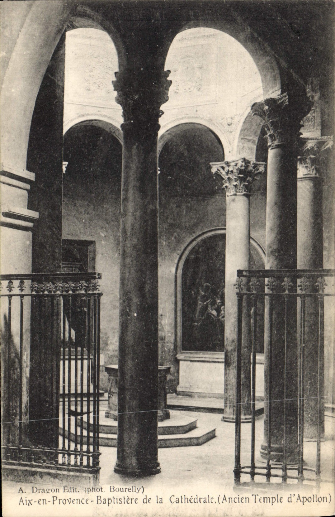 CPA Aix en Provence Baplistere de la Cathedrale Ancien Temple d'Apollon 