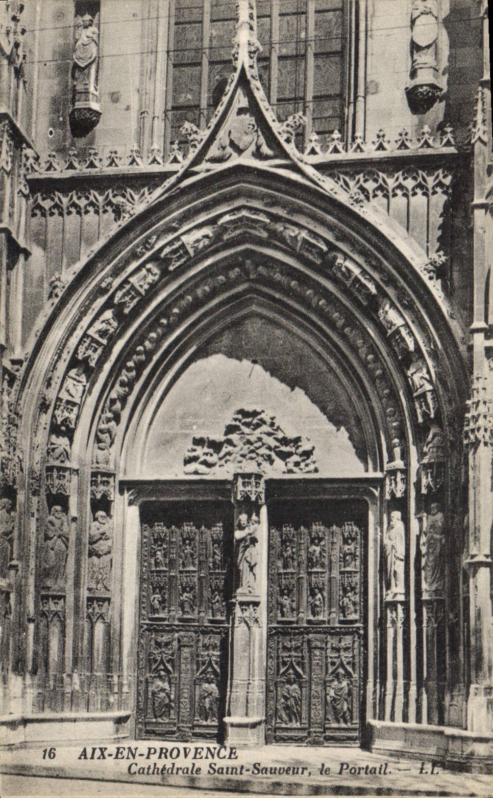 CPA Aix en Provence Portail de la Cathedrale Saint Sauveur 