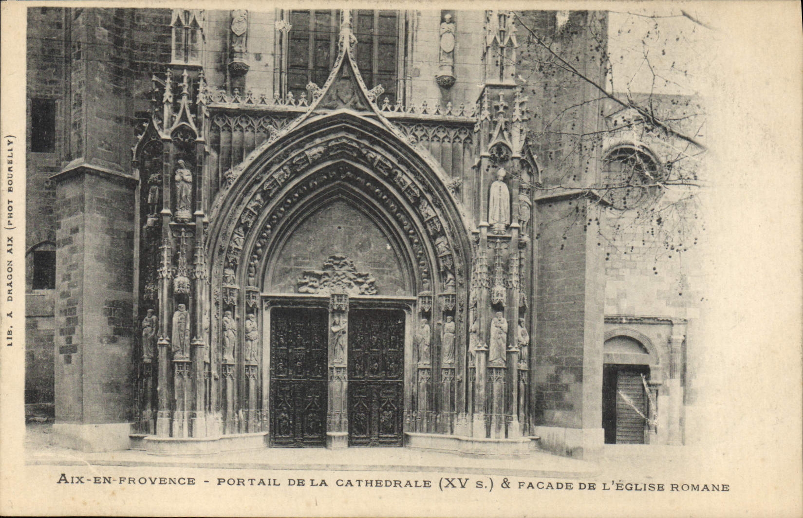 CPA Aix en Provence Portail de la Cathedrale XV et facade de l'Eglise Romane 