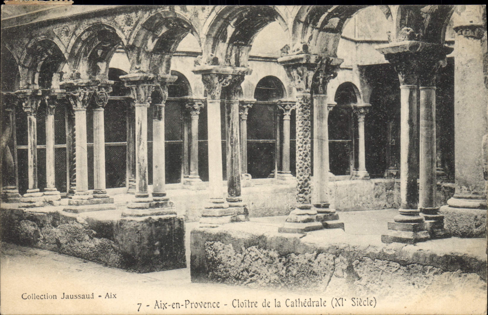 CPA Aix en Provence Cloitre de la Cathedrale XI siecle 