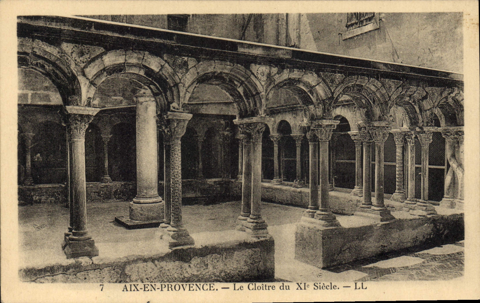 CPA Aix en Provence Cloitre de XI siecle 