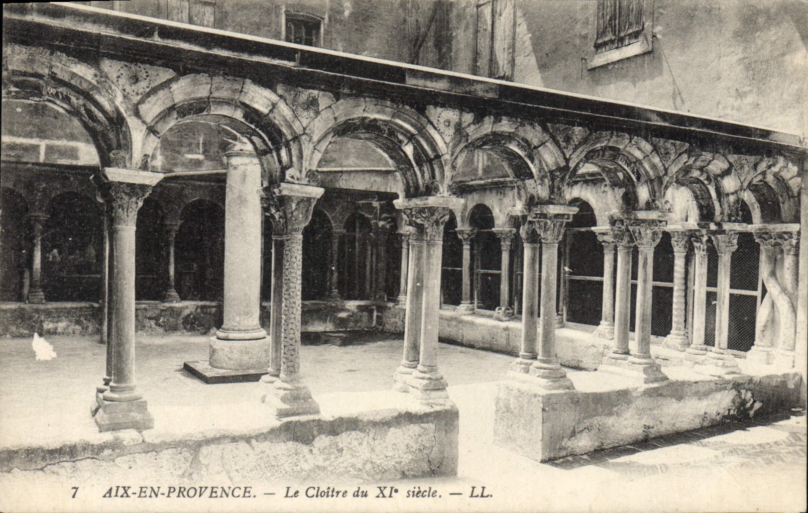 CPA Aix en Provence Le Cloitre du XI siecle 