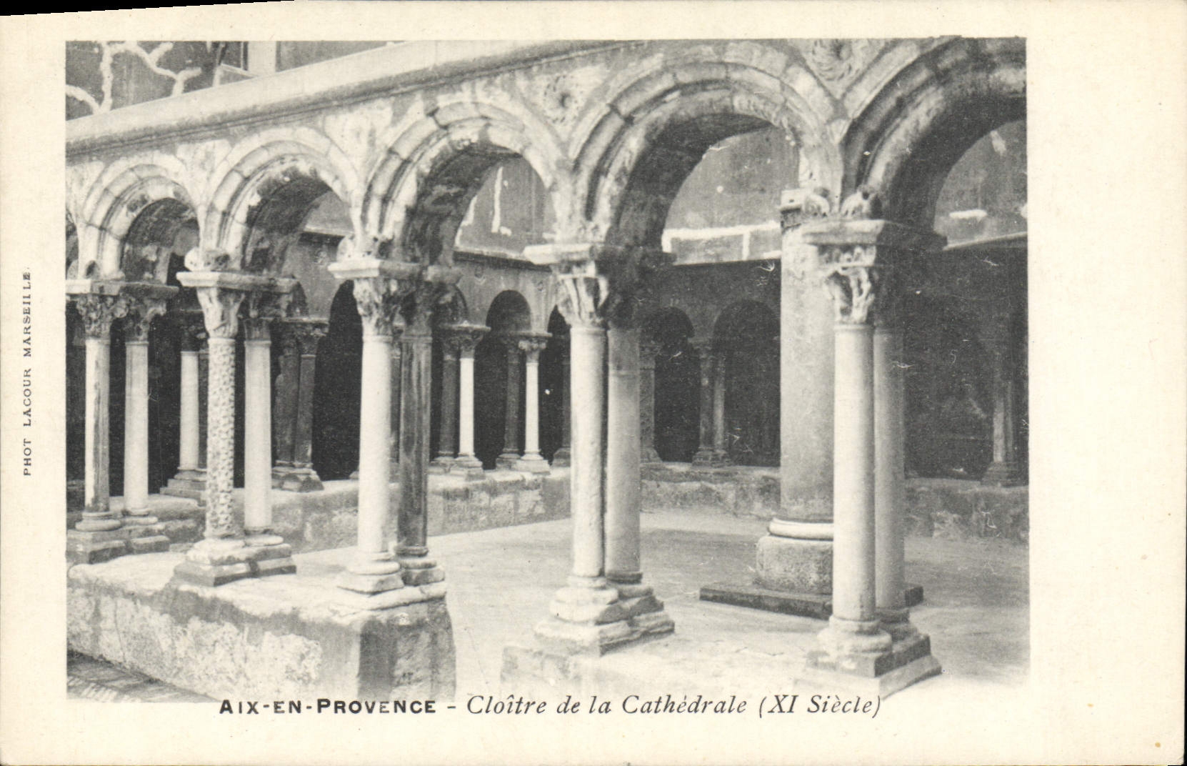 CPA Aix en Provence Cloitre de la Cathedrale XI siecle 