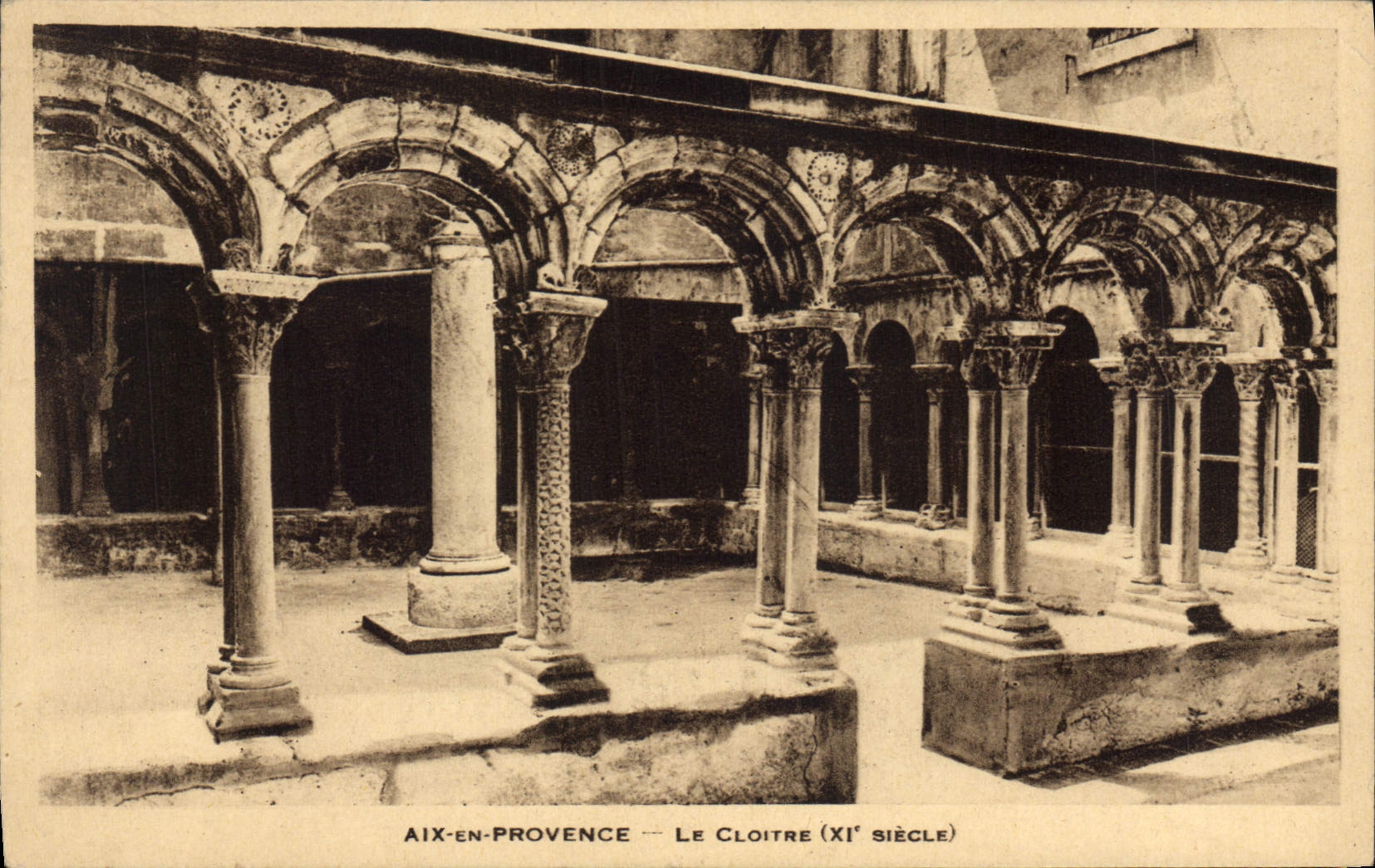 CPA Aix en Provence Le Cloitre XI siecle 