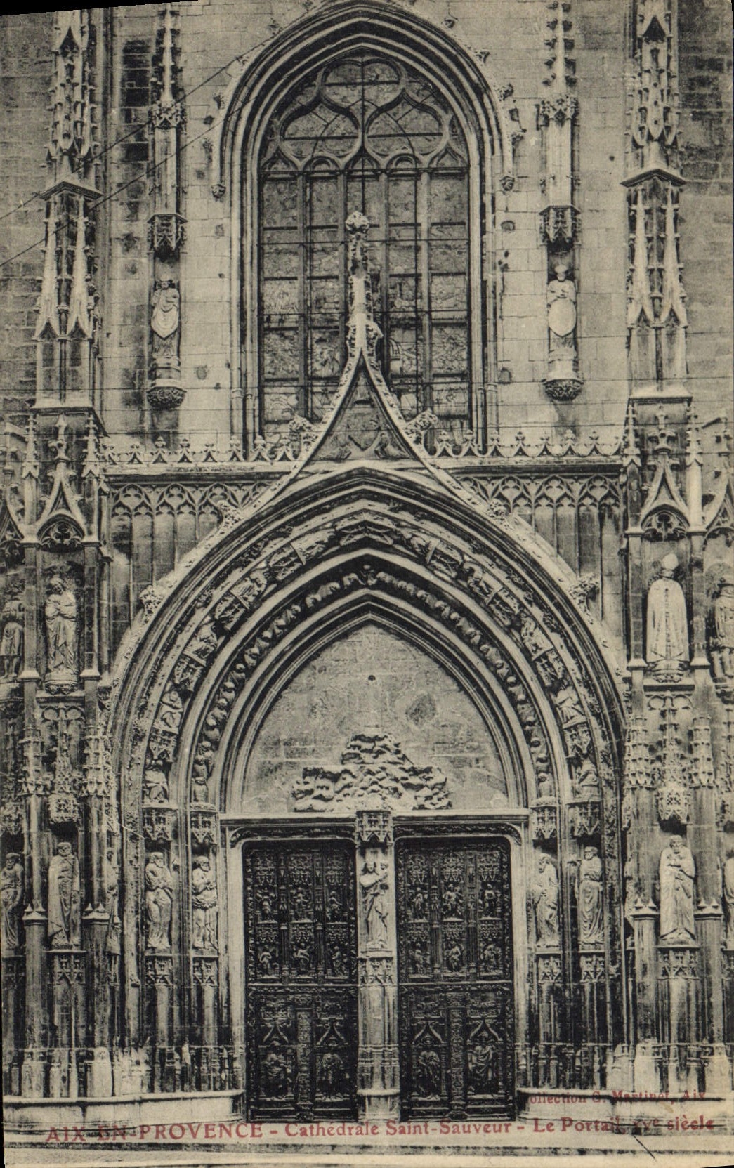 CPA Aix en Provence Cathedrale Saint Sauveur Le Portail XVE siecle 