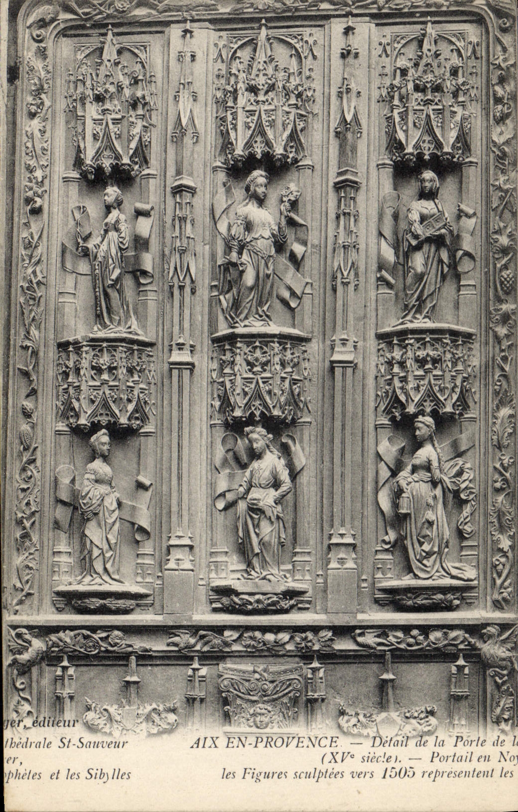 CPA Aix en Provence detail de la porte de la Cathedrale St Sauveur XV siecle Portail en Noyer 