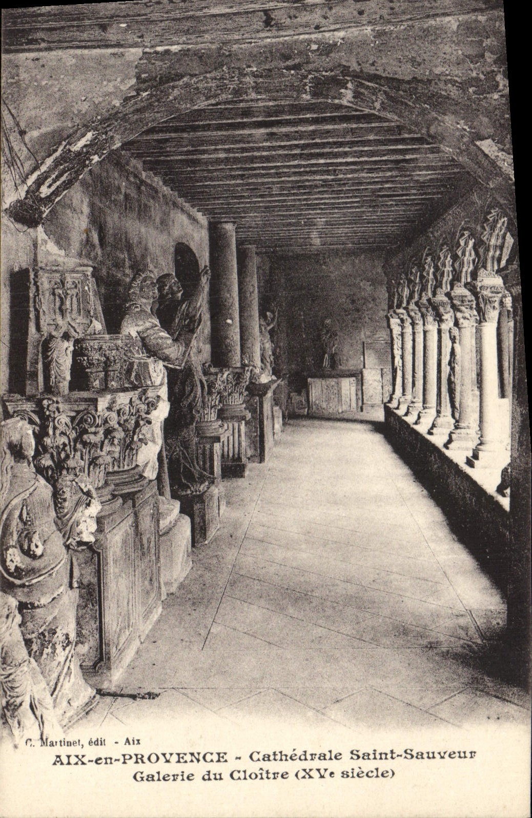 CPA Aix en Provence cathedrale Saint Sauveur Gelerie du Cloitre XVe siecle