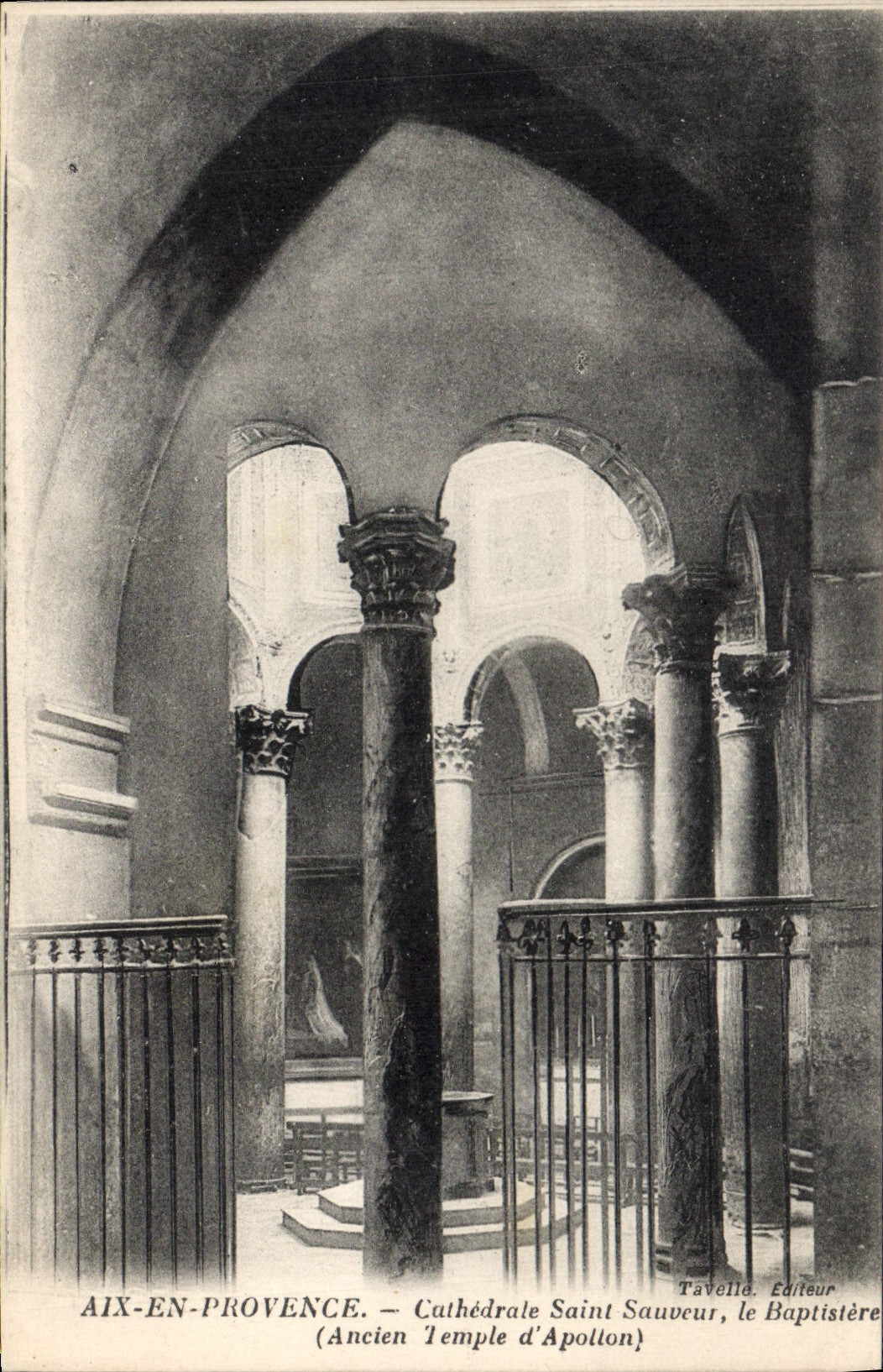 CPA Aix en Provence cathedrale Saint Sauveur le Baptistere Ancien Temple d'Apollon