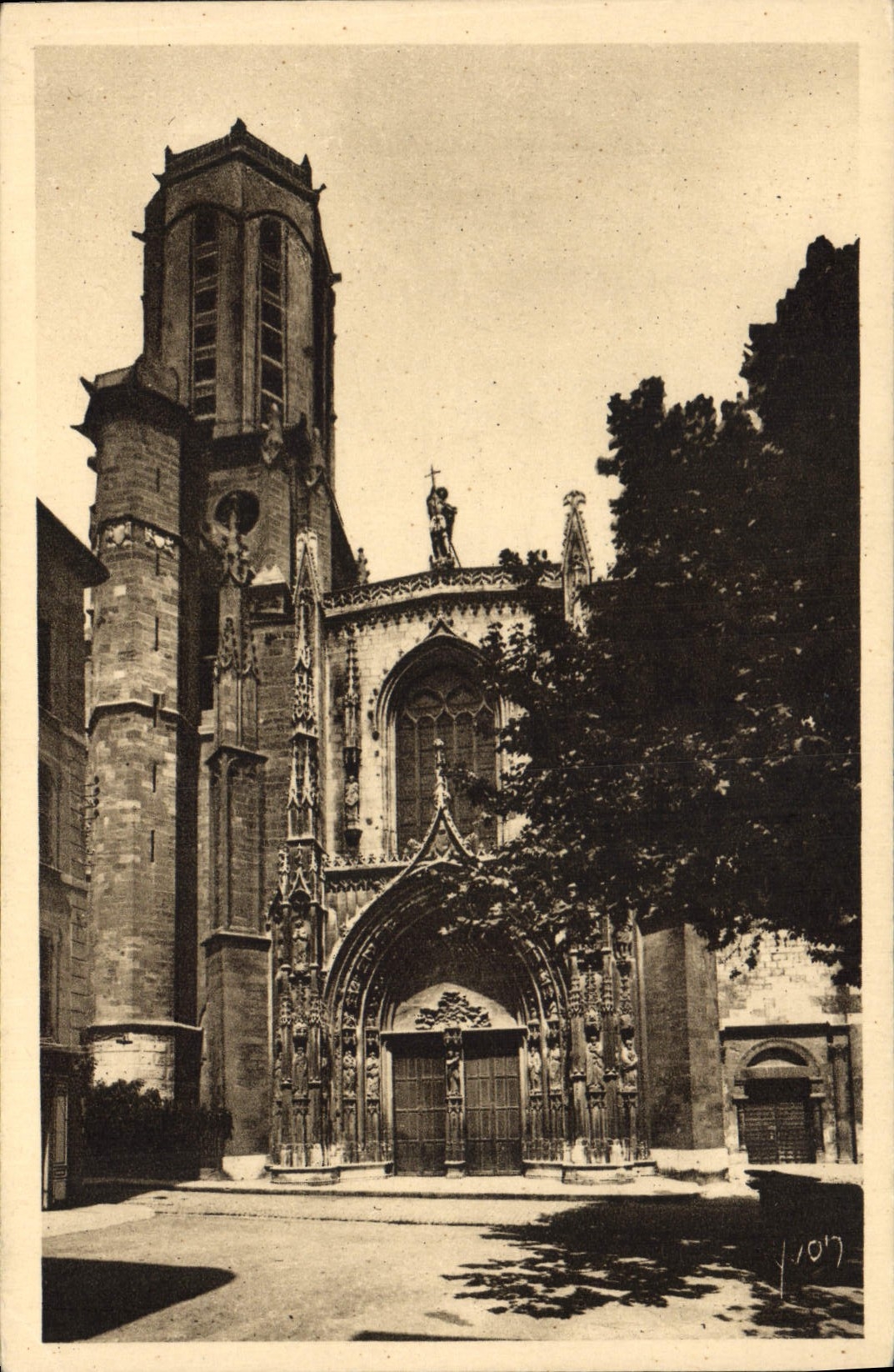 CPA Aix en Provence cathedrale Saint Sauveur