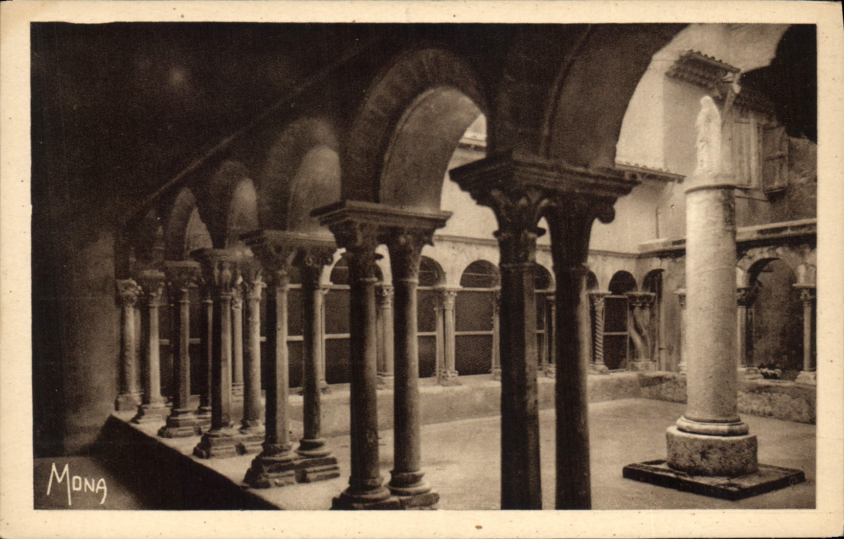 CPA Aix en Provence Cloitre de la cathedrale Saint Sauveur