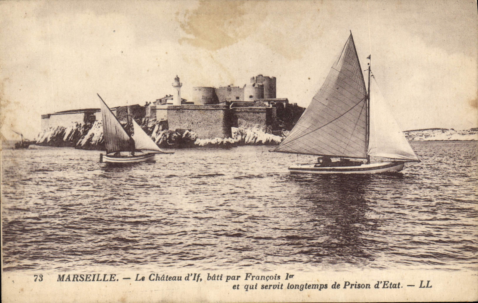 CPA Marseille le chateau d'If bati par Francois I et qui servit longtemps de Prison d'Etat Bateau