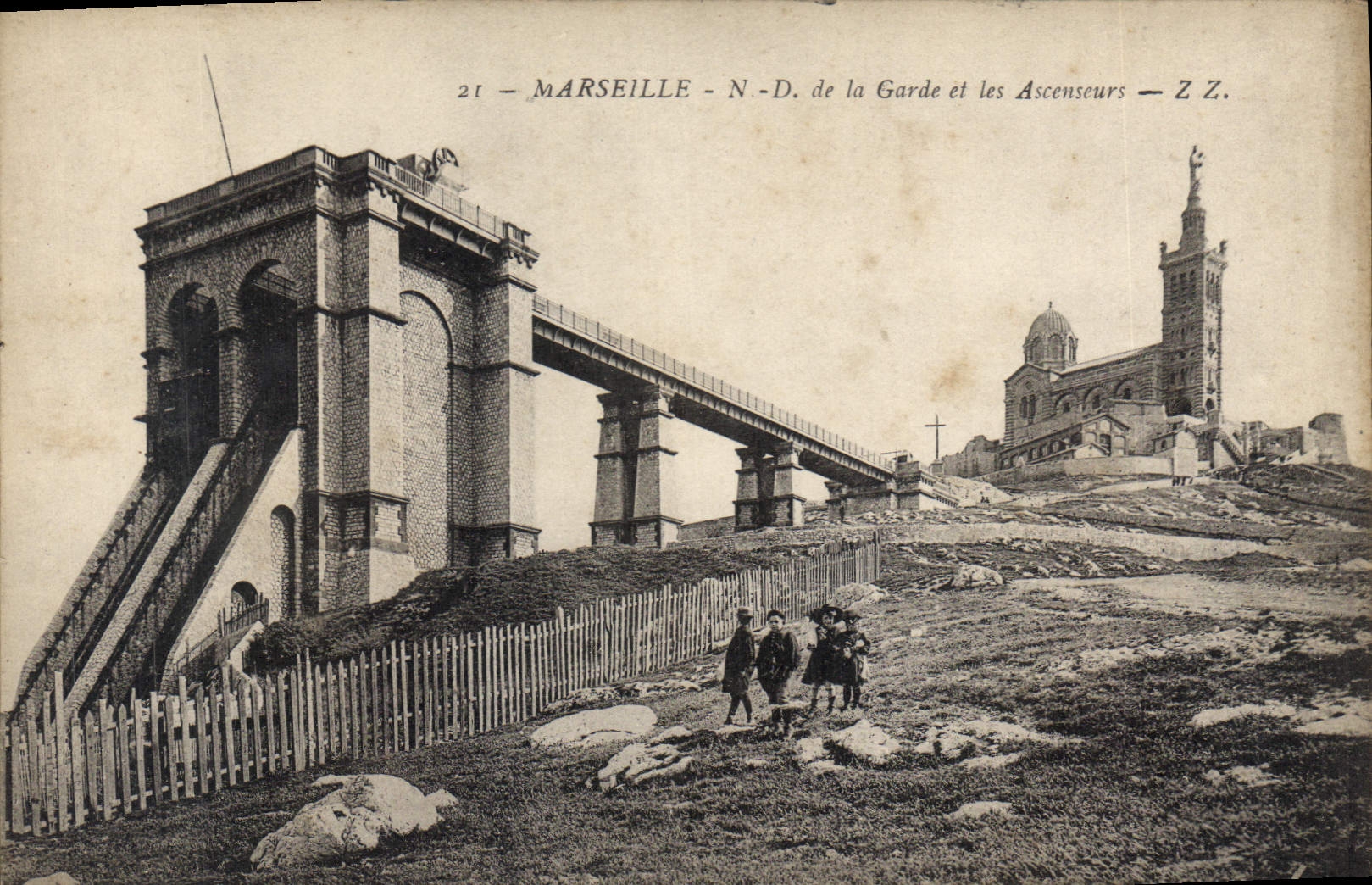 CPA Marseille N D de la garde et les Ascenseurs 