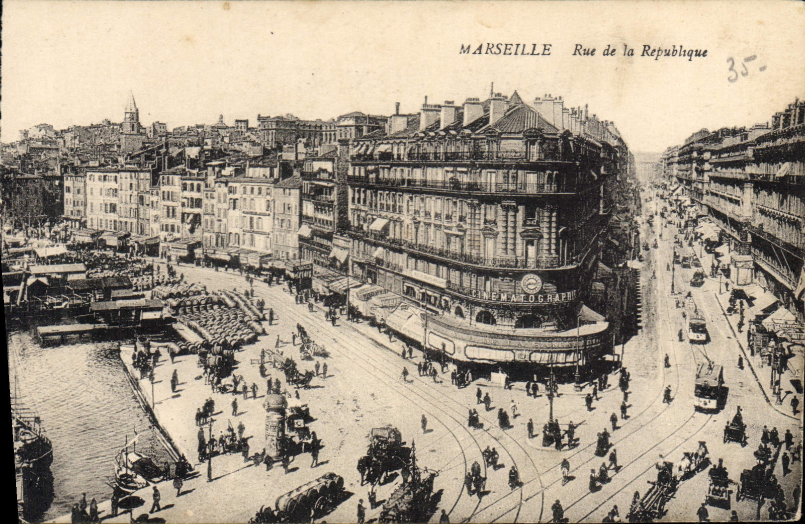 CPA Marseille rue de la republique Tramways Bateaux