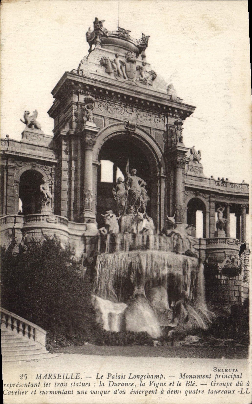 CPA Marseille le palais Longchamp Monument principal representant les trois statues la Durance la Vi