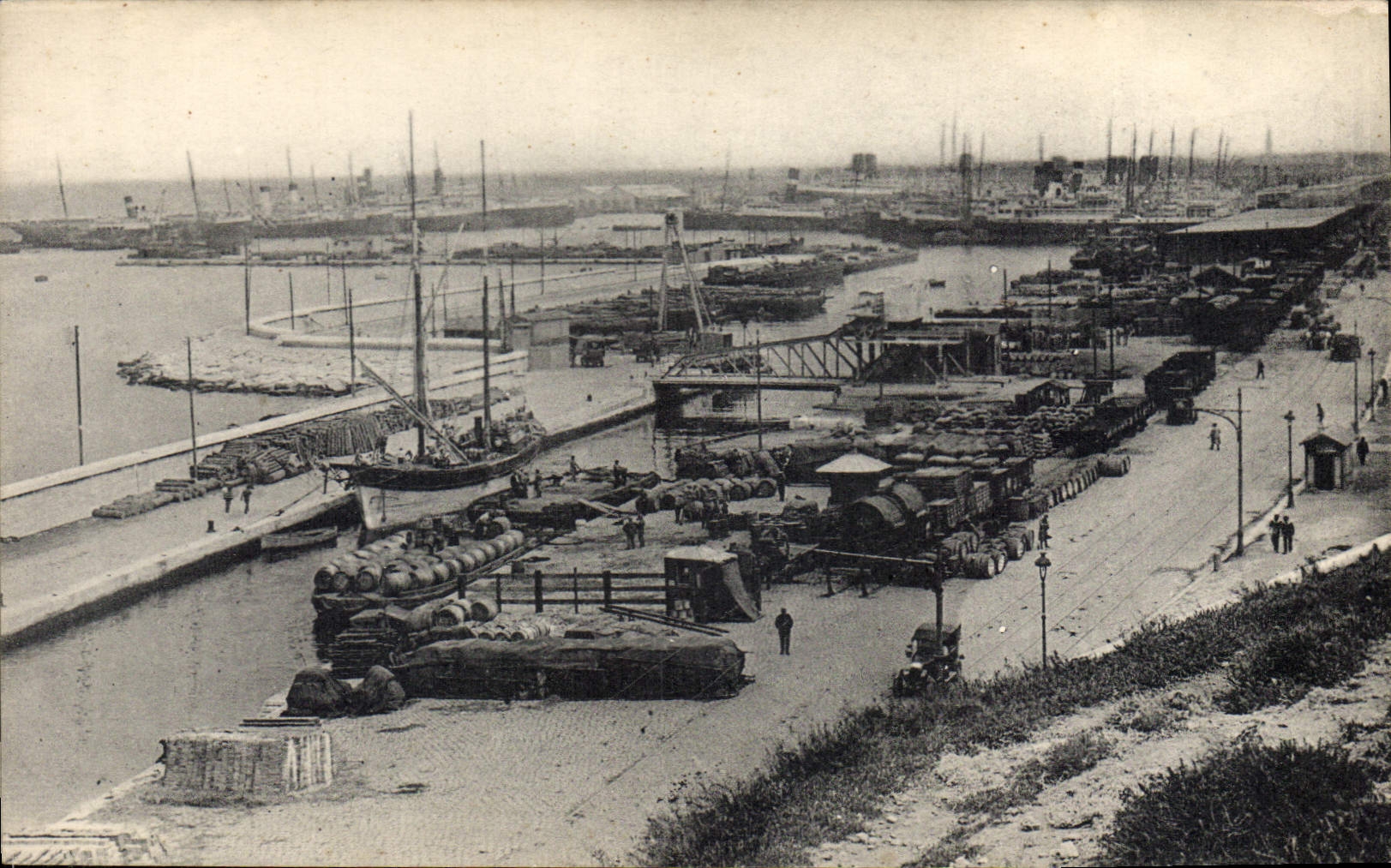 CPA Marseille La Joliette Bateaux