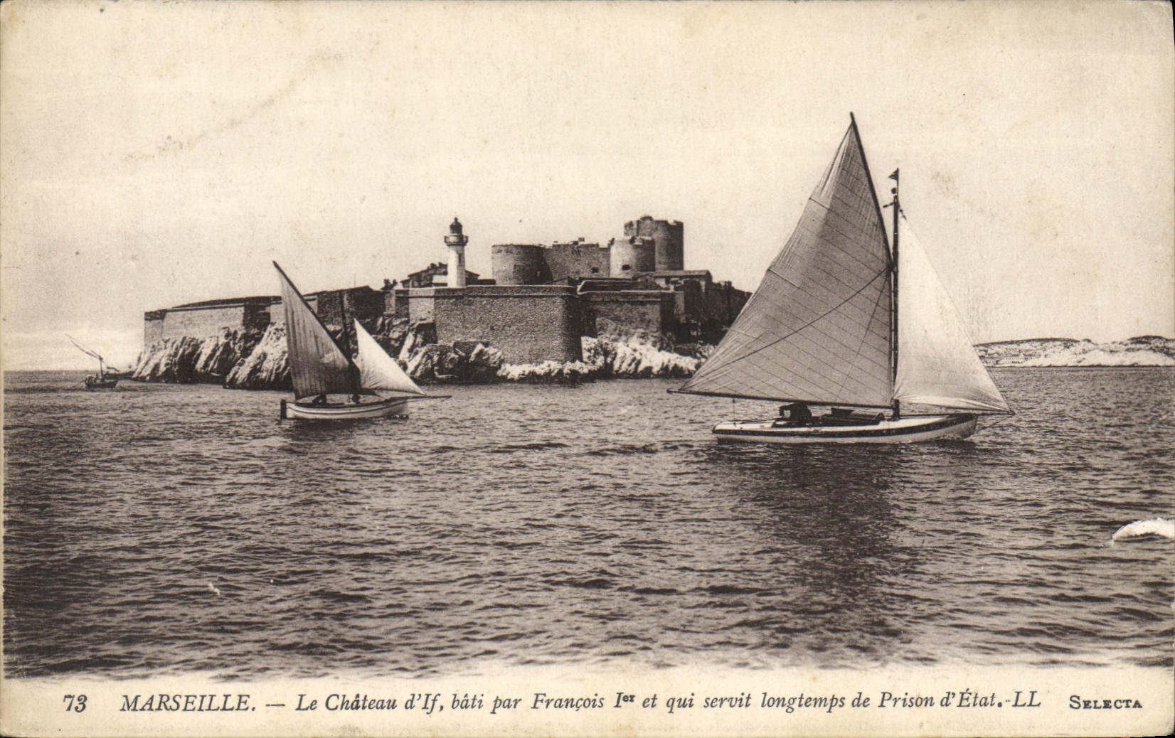 CPA Marseille Le Chateau d'If bati par Francois I et qui servit longtemps de Prison d'Etat Bateau