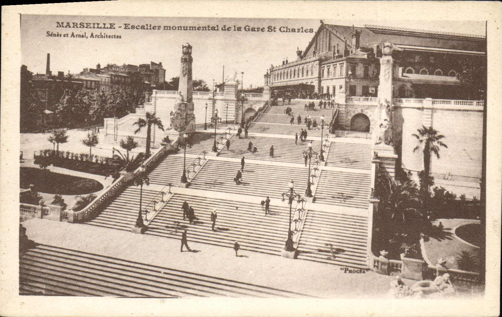 CPA Marseille Escalier monumental de la gare St Charles 